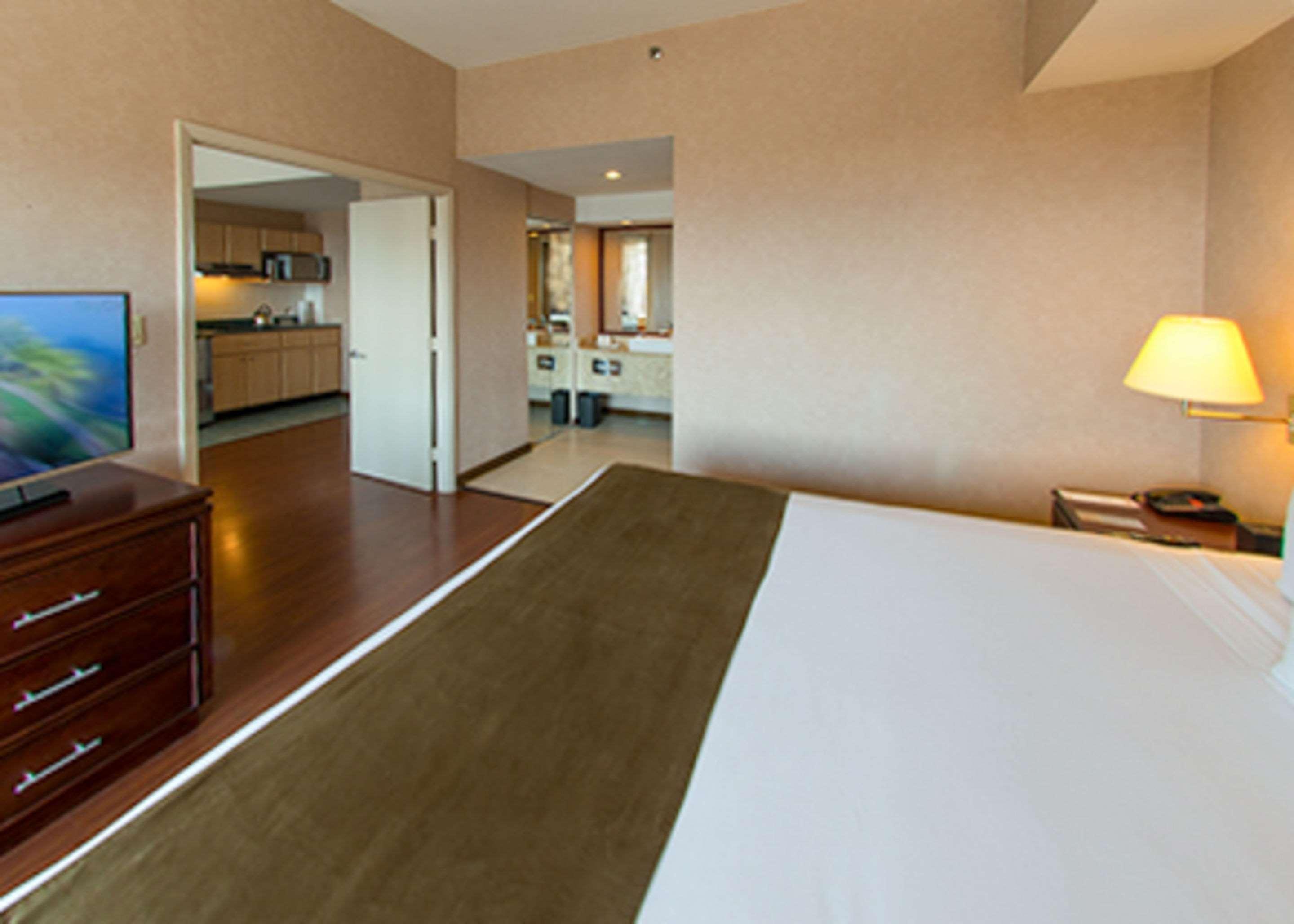 แคลเรียน สวีท กัวเตมาลา ซิตี้ Hotel Guatemala City ภายนอก รูปภาพ A typical bedroom in a typical apartment