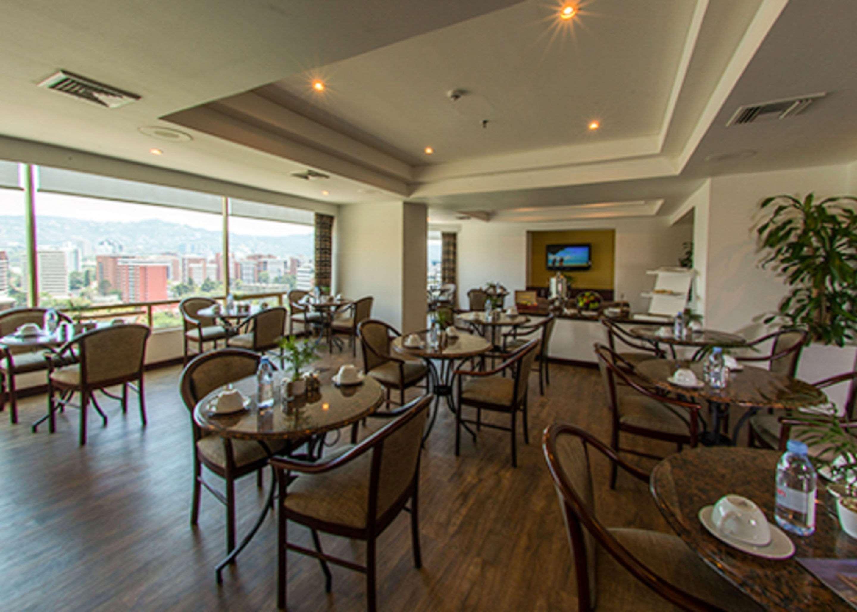 แคลเรียน สวีท กัวเตมาลา ซิตี้ Hotel Guatemala City ภายนอก รูปภาพ Restaurant