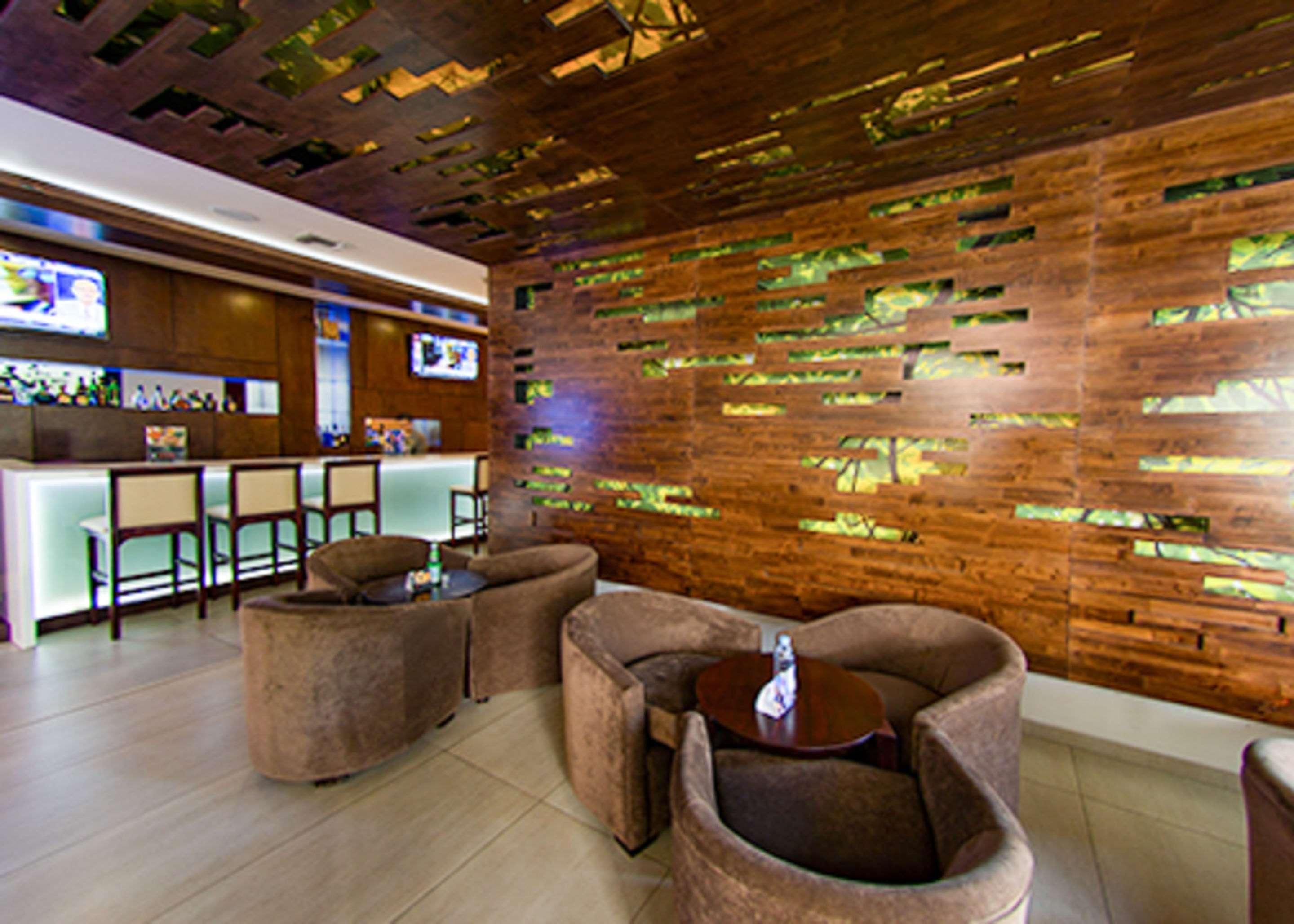 แคลเรียน สวีท กัวเตมาลา ซิตี้ Hotel Guatemala City ภายนอก รูปภาพ The lounge at the airport