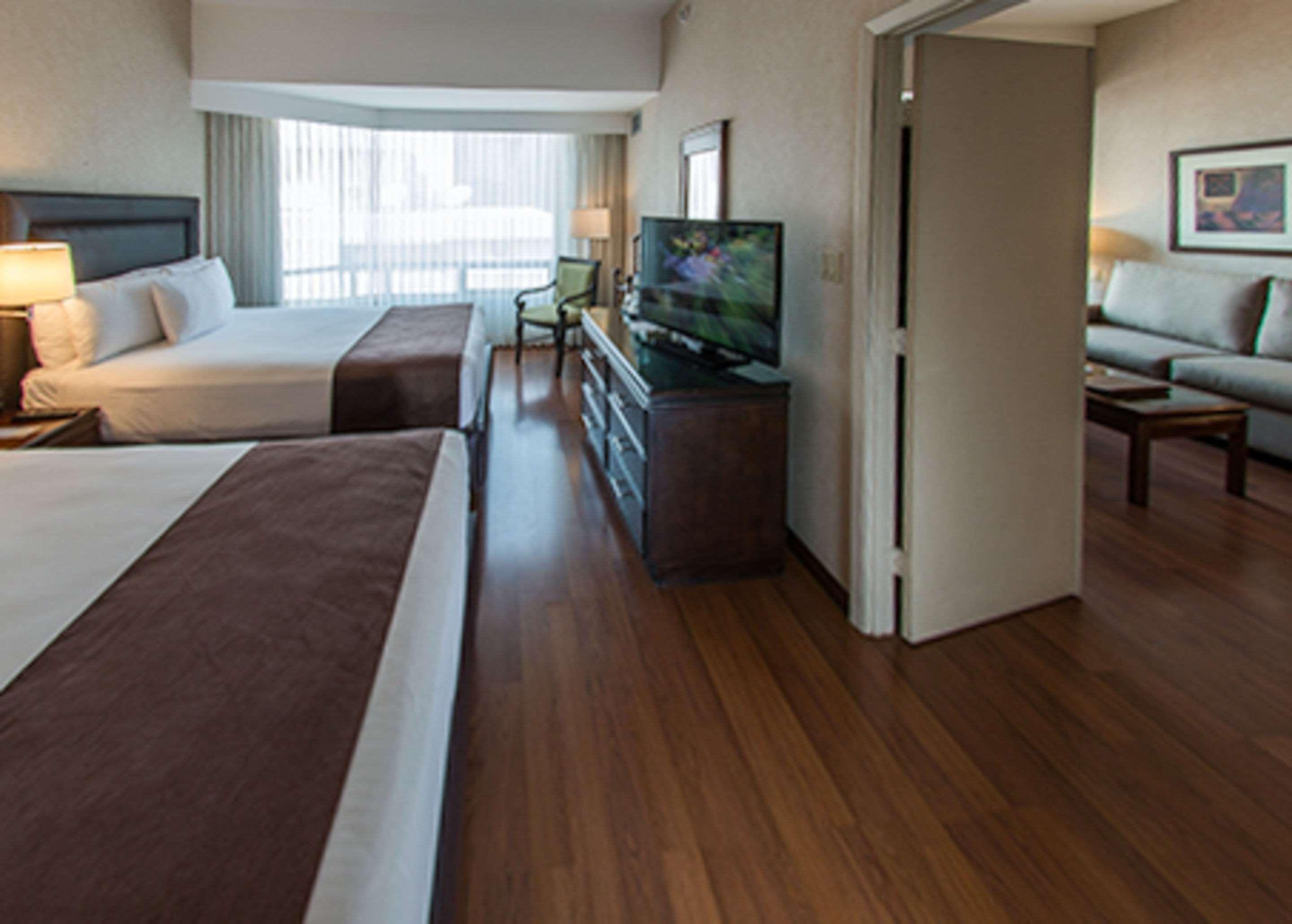 แคลเรียน สวีท กัวเตมาลา ซิตี้ Hotel Guatemala City ภายนอก รูปภาพ A typical hotel room
