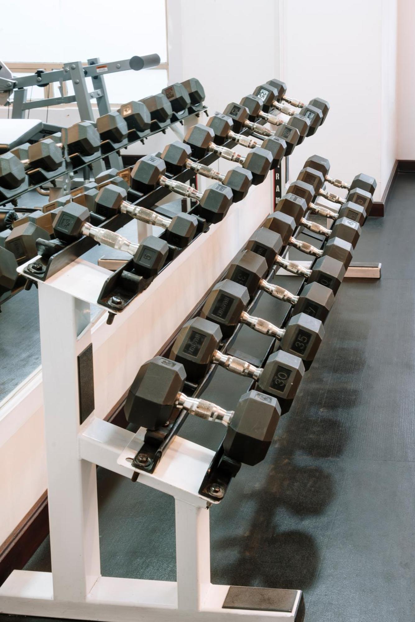 แคลเรียน สวีท กัวเตมาลา ซิตี้ Hotel Guatemala City ภายนอก รูปภาพ Dumbbells
