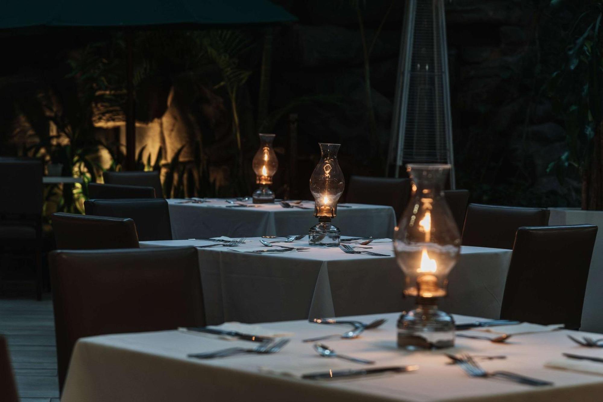 แคลเรียน สวีท กัวเตมาลา ซิตี้ Hotel Guatemala City ภายนอก รูปภาพ The restaurant at night