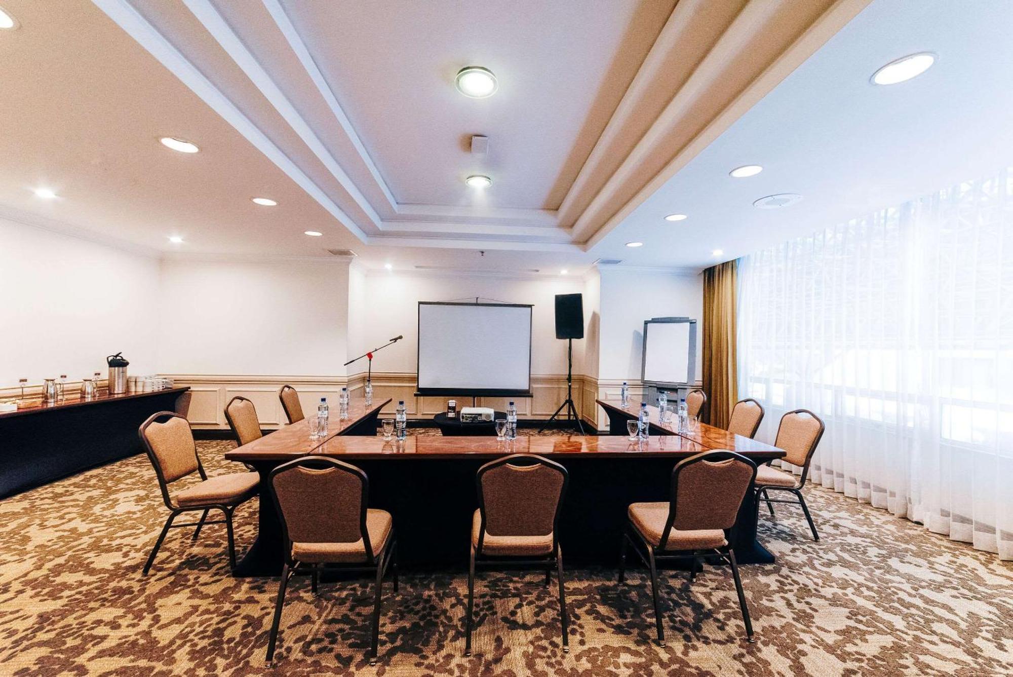 แคลเรียน สวีท กัวเตมาลา ซิตี้ Hotel Guatemala City ภายนอก รูปภาพ Meeting room