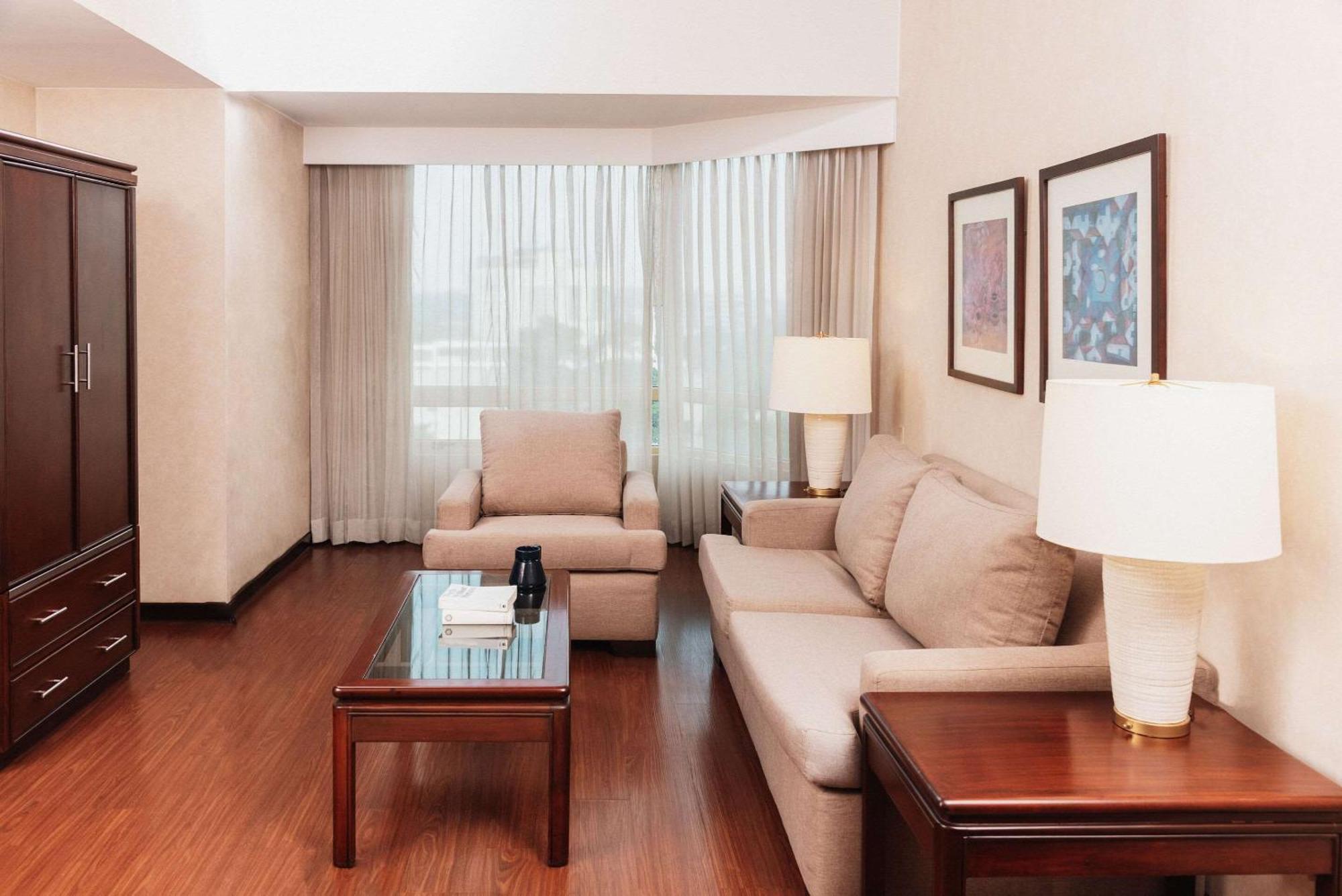 แคลเรียน สวีท กัวเตมาลา ซิตี้ Hotel Guatemala City ภายนอก รูปภาพ Living room